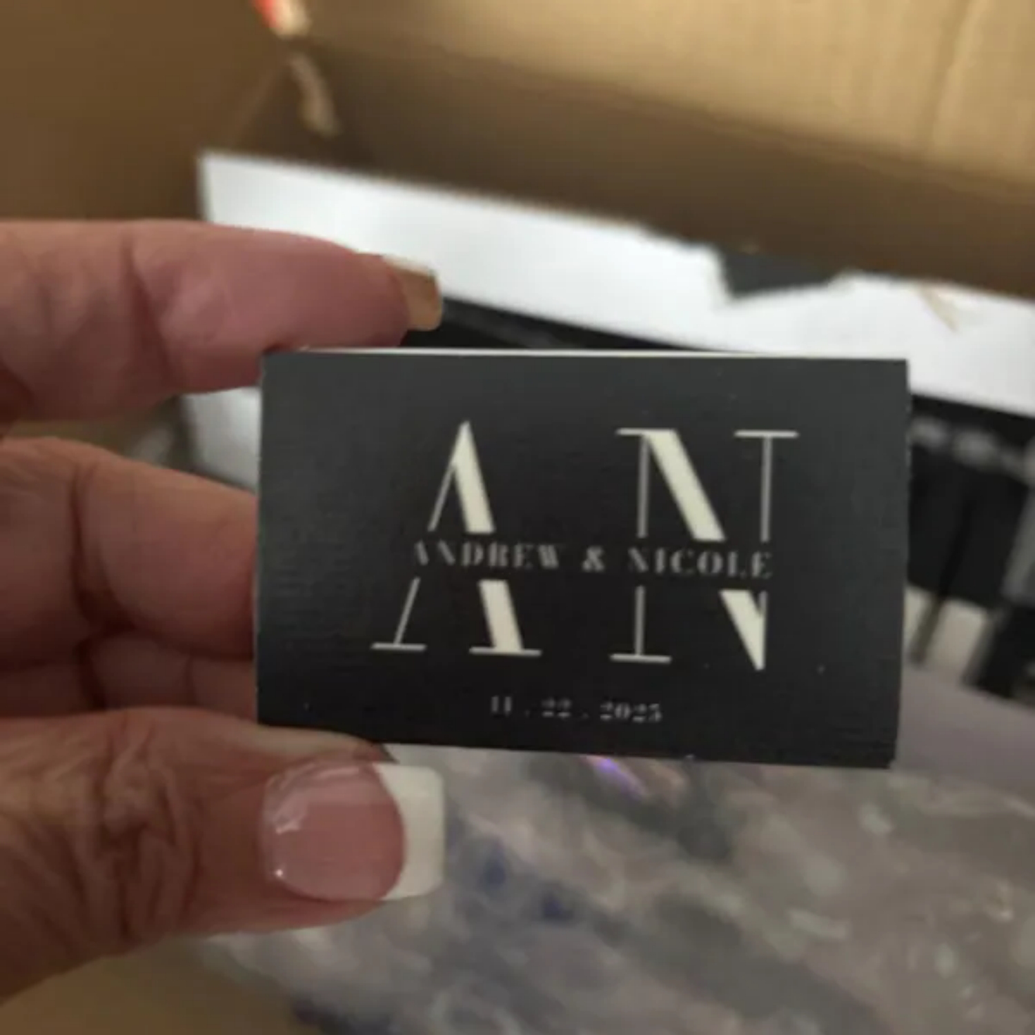 Wedding Supply In Bulk - 卸売金箔押しパーソナライズウェディングマッチボックス 完璧なマッチ箱 カスタムロゴ 婚約披露宴 大量供給