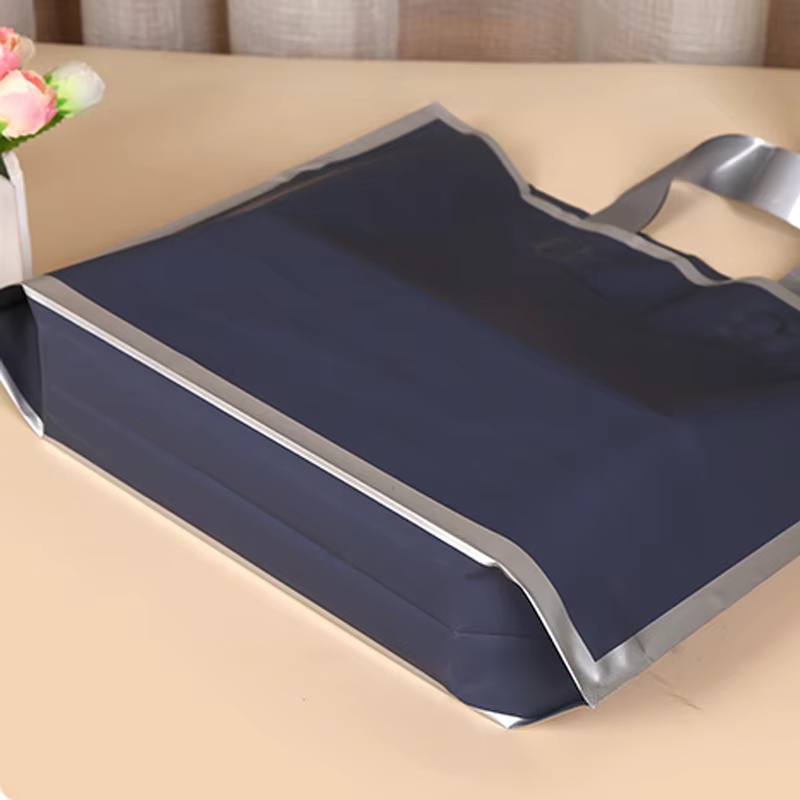 The Wedding Supply Store - 50枚入りフロスト加工ハンドショッピングバッグ、シルバーエッジギフトバッグ、パーティー用品包装バッグ、カスタム衣料品店用カスタムブランドロゴ